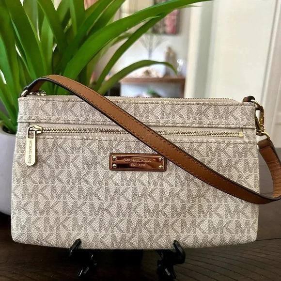 Michael Kors Small Handbag/Wristlet - Picture 2 of 11